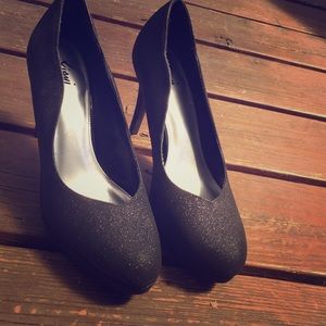 Sparkly heels pumps